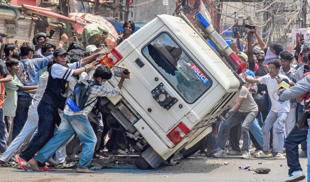 India: Mujeres Comunistas En Las Barricadas